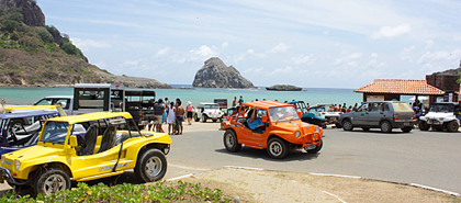 Foto: https://www.viajenaviagem.com/2010/02/noronha-bugue-ou-taxi/