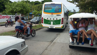 Foto: https://thearchipielagopress.co/transporte-publico-abusa-de-usuarios-en-san-andres/